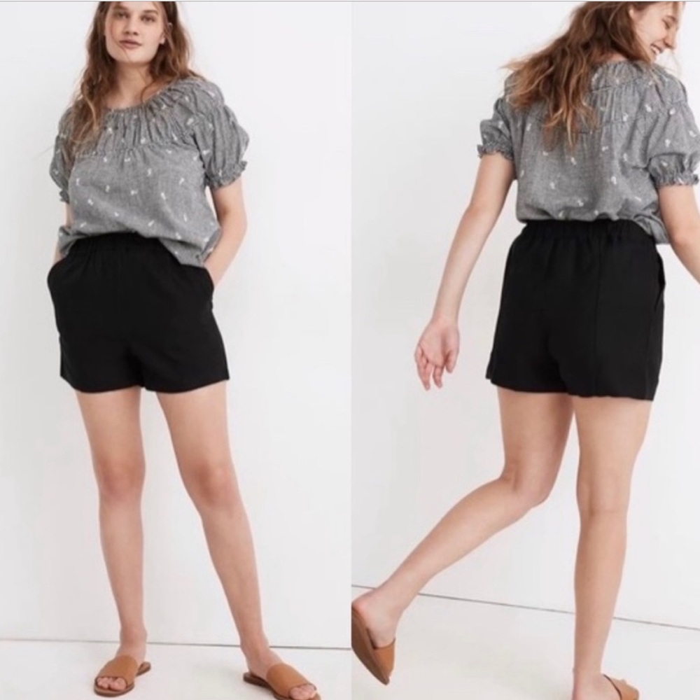 Brand new never worn pull on linen shorts